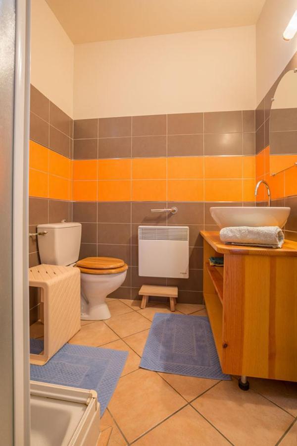 Gite De Groupe 15 A 19P, Parc, Salle De Reception - Chambres D'Hotes En Semaine Villeneuve-de-Berg Ngoại thất bức ảnh