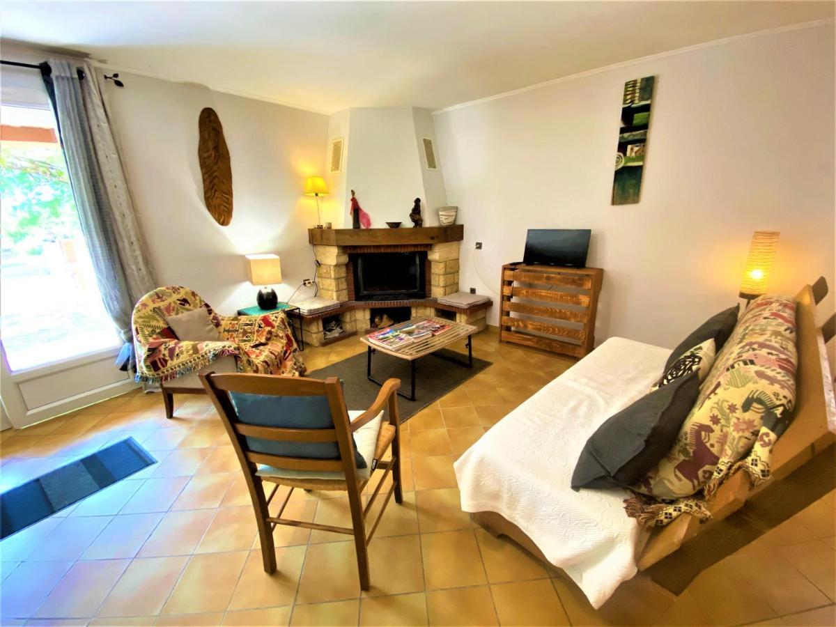 Gite De Groupe 15 A 19P, Parc, Salle De Reception - Chambres D'Hotes En Semaine Villeneuve-de-Berg Ngoại thất bức ảnh